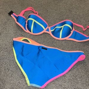 Triangl Bikini Set
